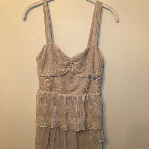 Dynamite Shimmer Tiered Party Dress Medium - Picture 2 of 7